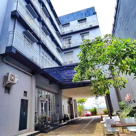 Votel Hotel Charis Tuban Tuban  Екстериор снимка