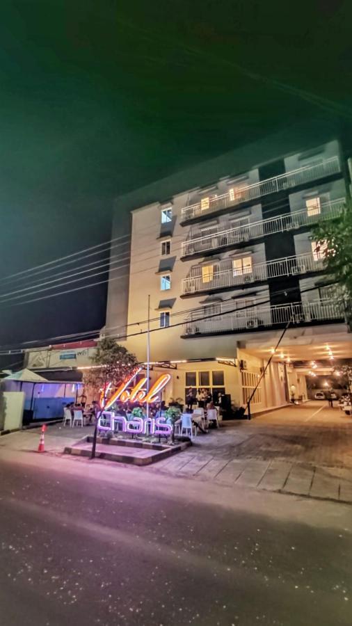 Votel Hotel Charis Tuban Tuban  Екстериор снимка