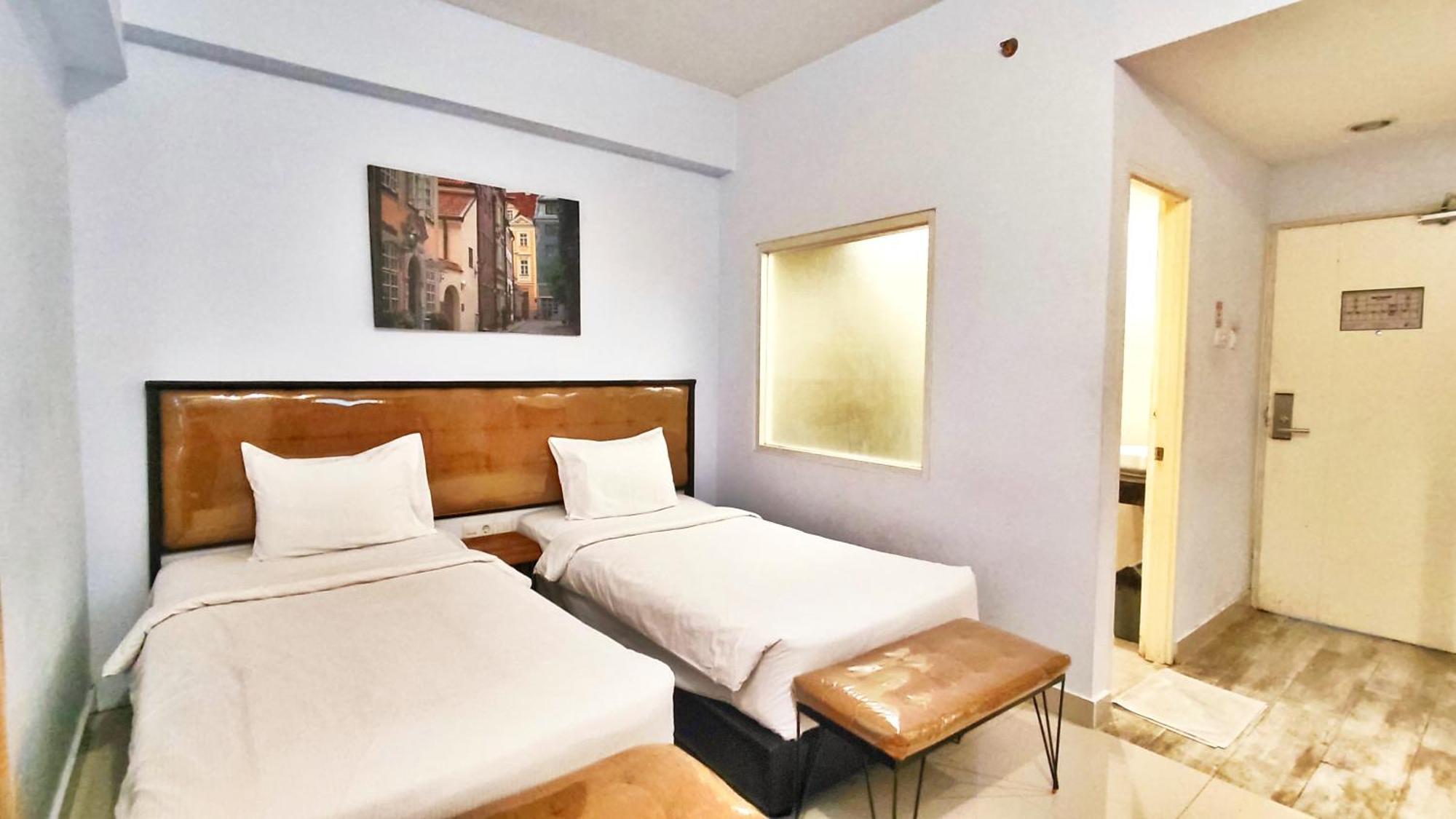 Votel Hotel Charis Tuban Tuban  Екстериор снимка