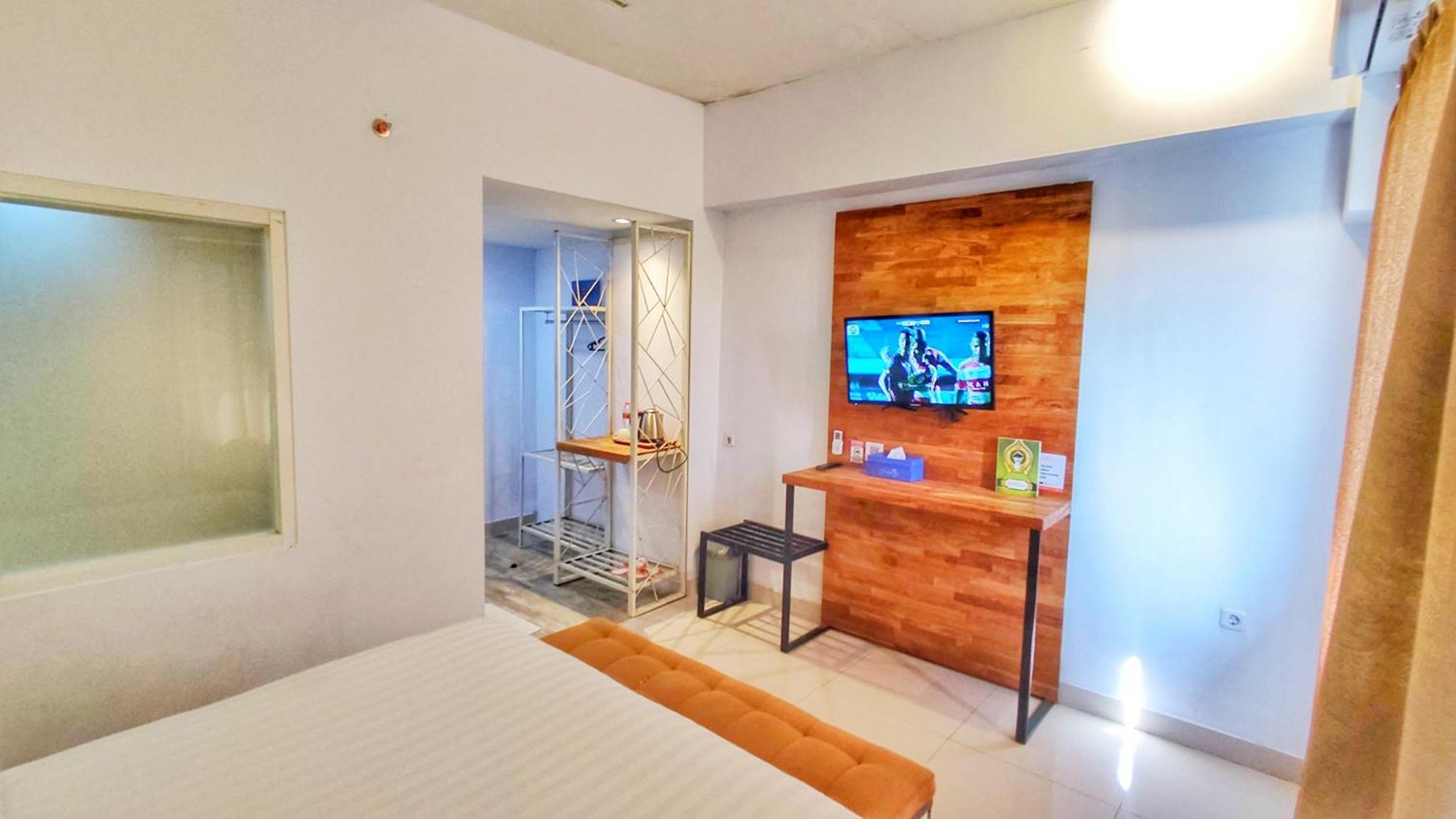 Votel Hotel Charis Tuban Tuban  Екстериор снимка