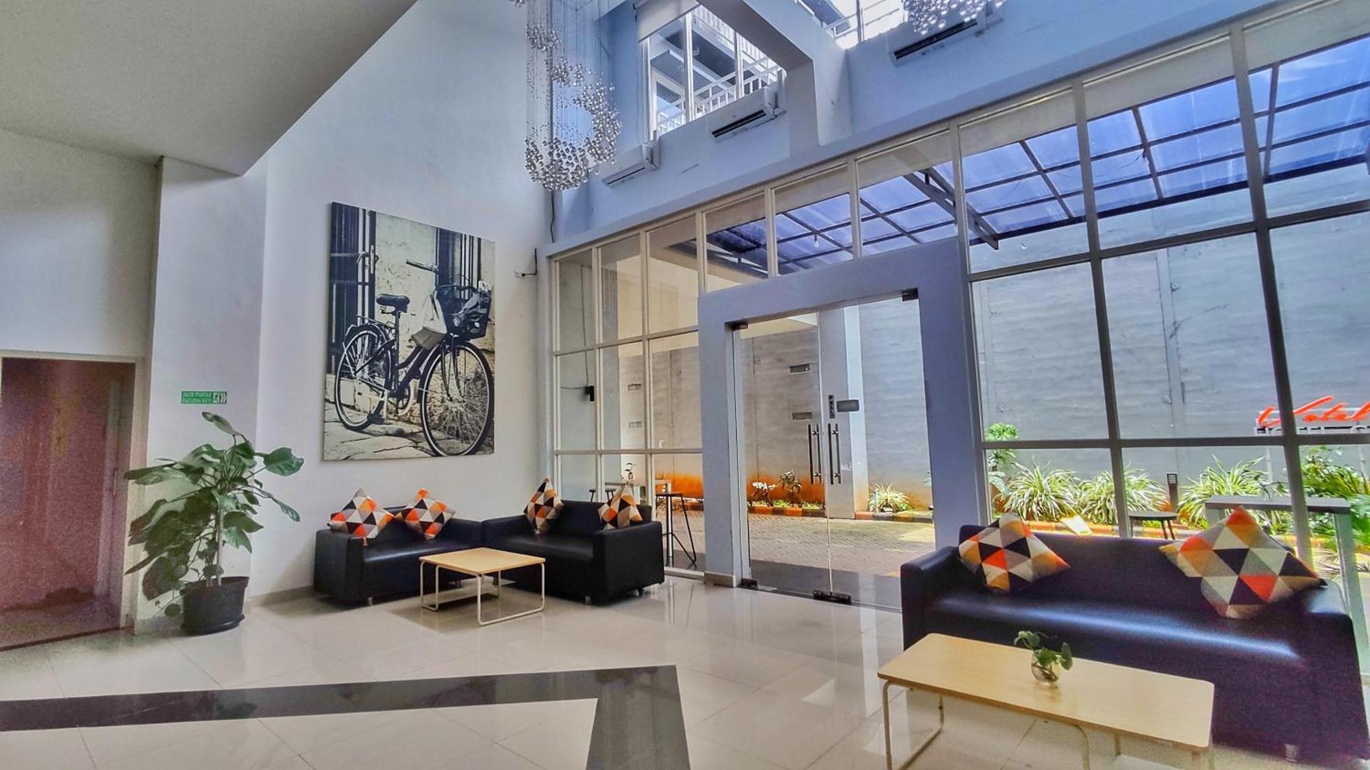 Votel Hotel Charis Tuban Tuban  Екстериор снимка