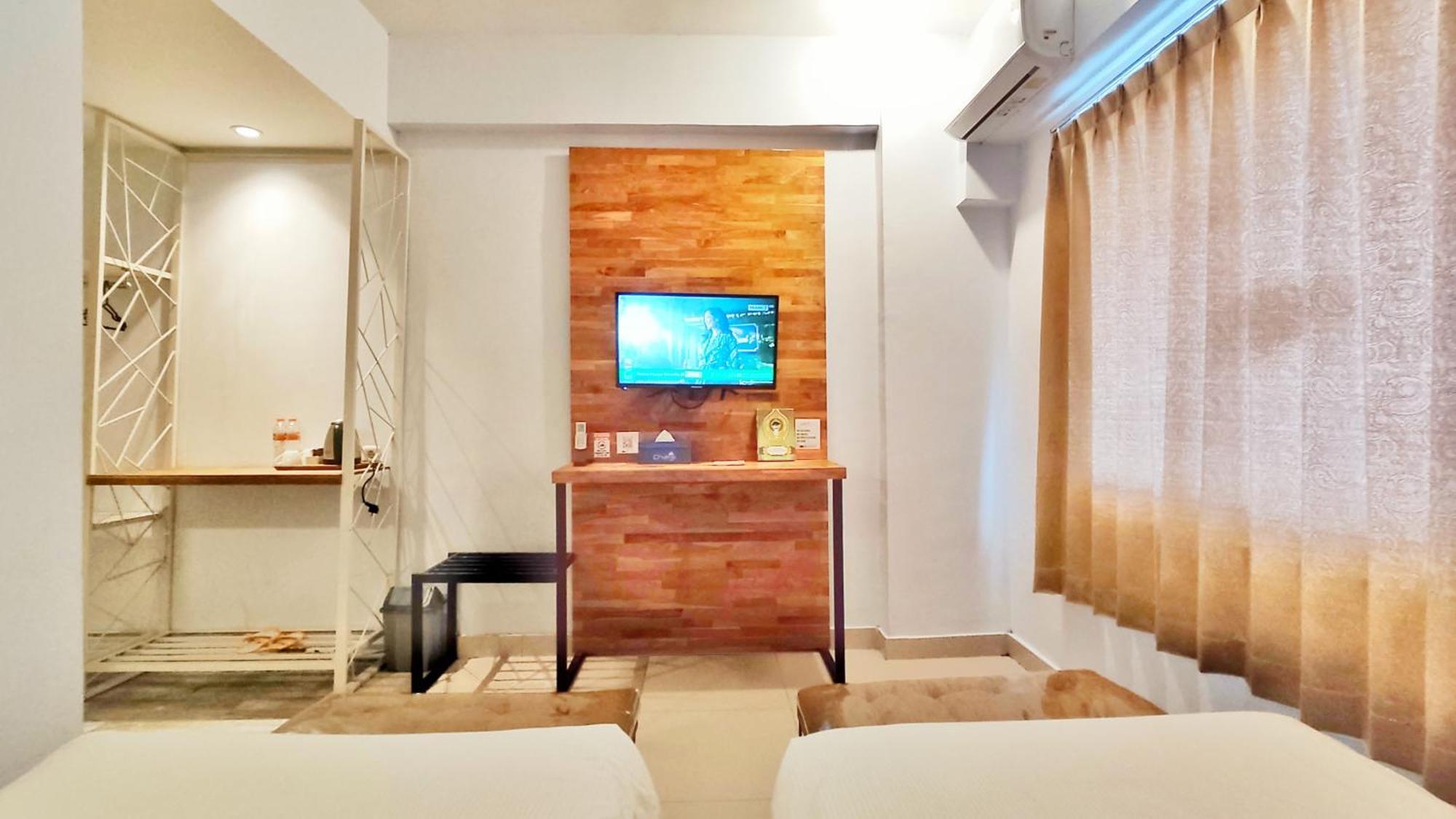 Votel Hotel Charis Tuban Tuban  Екстериор снимка