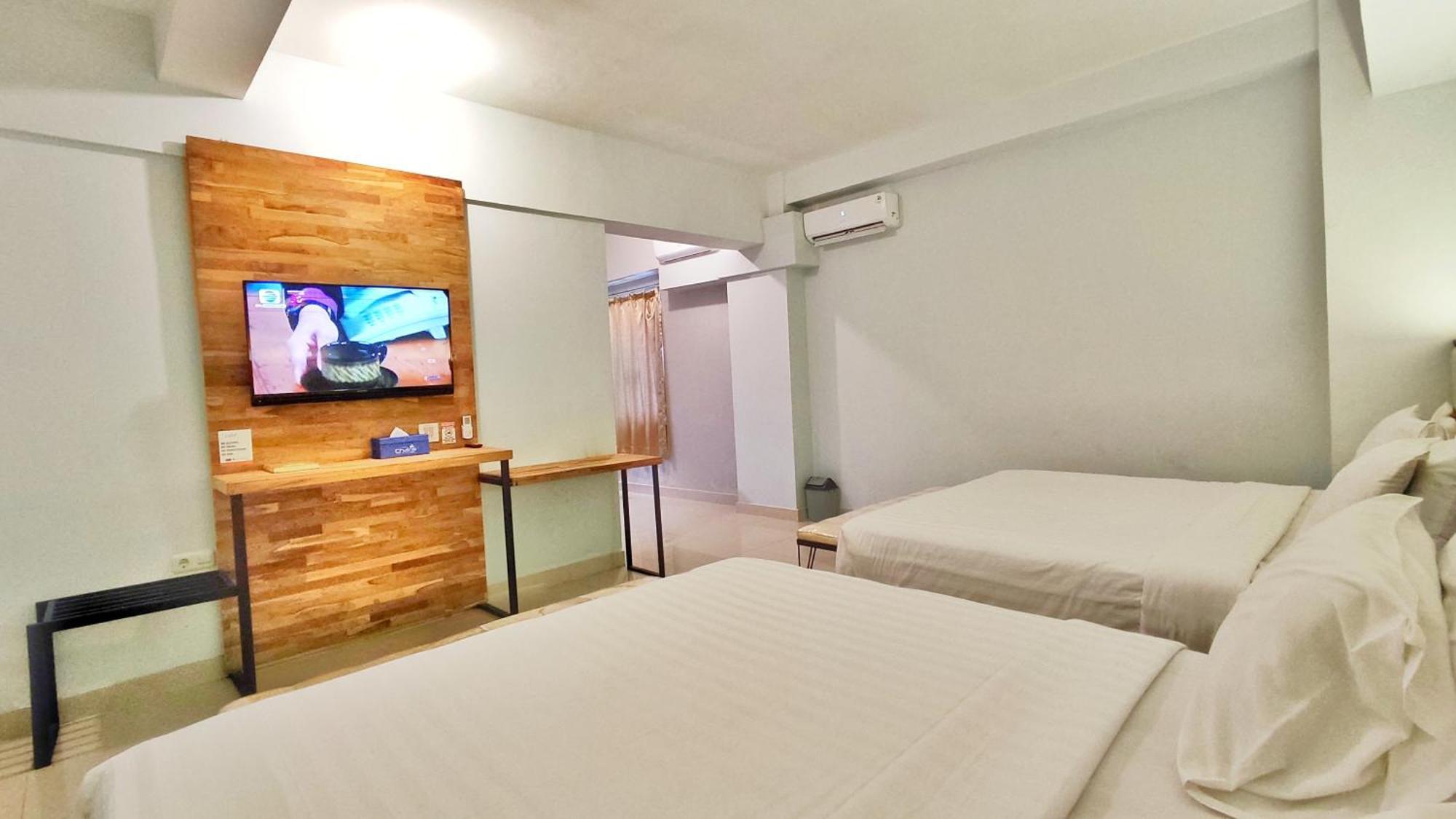 Votel Hotel Charis Tuban Tuban  Екстериор снимка
