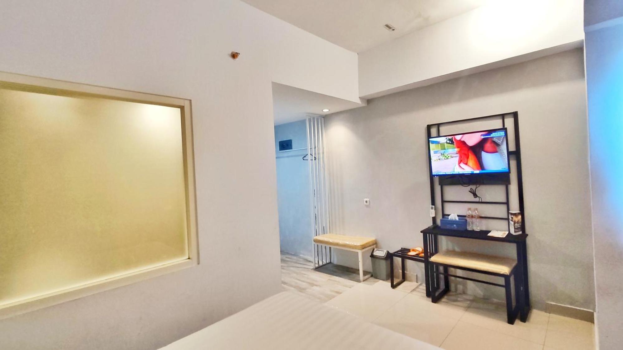 Votel Hotel Charis Tuban Tuban  Екстериор снимка